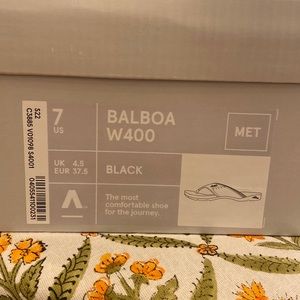 Womens size 7 ABEO B.I.O.system Balboa metatarsal flip flop, black